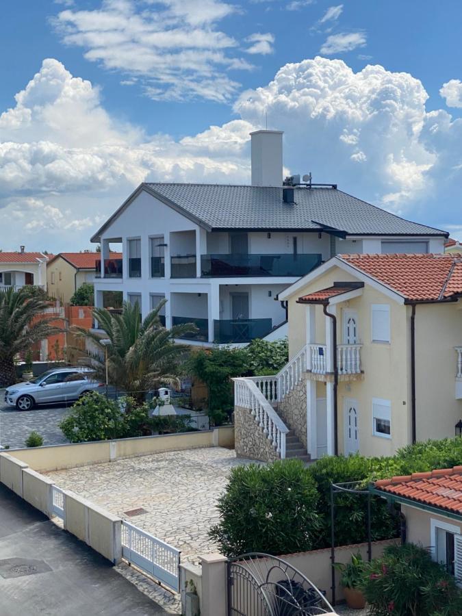 Apartment Vila Lina Vir Exterior foto